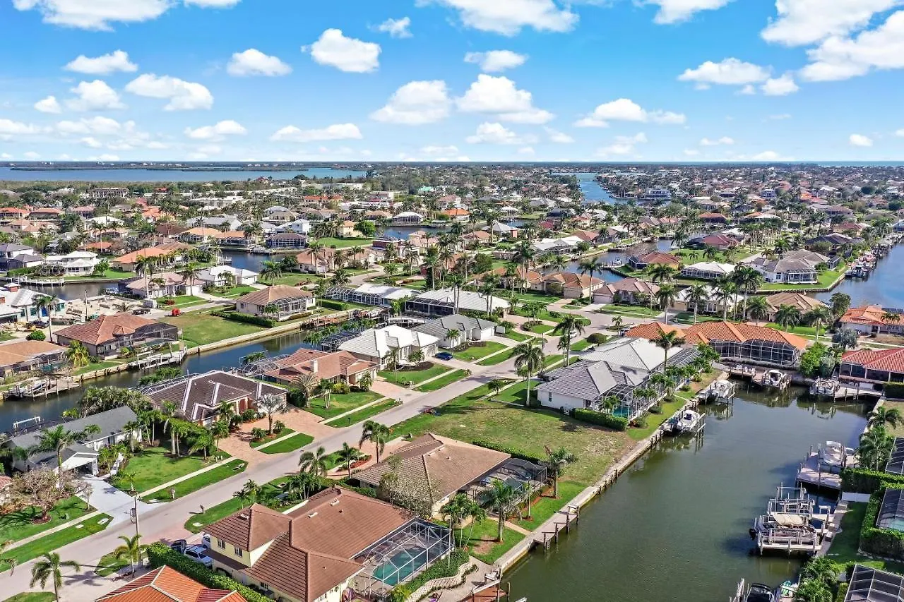 152 Leeward Court Holiday home *