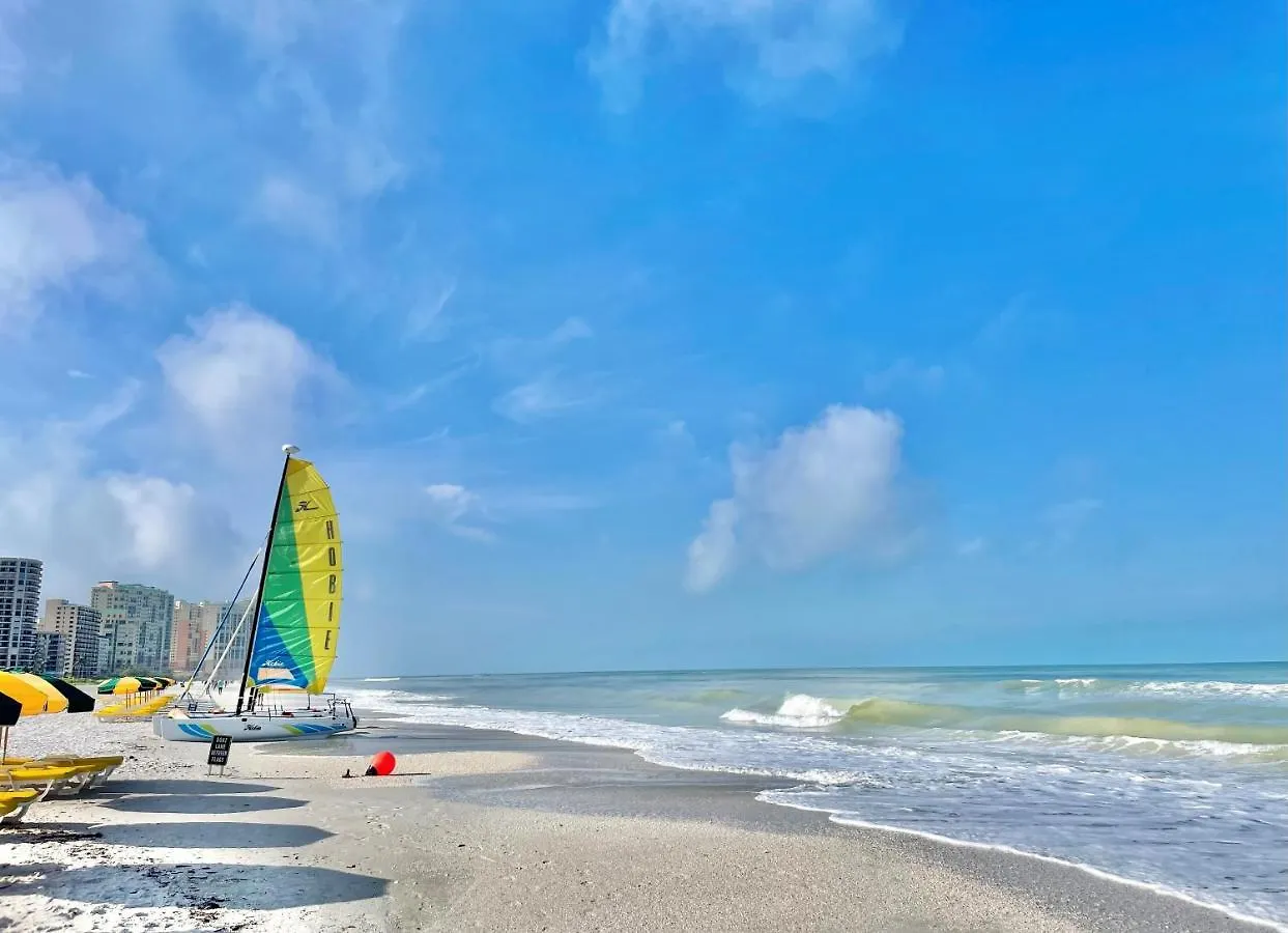 Soft, Sandy Beaches I Long Views From Premiere Over-sized Balcony! Holiday home Marco Island