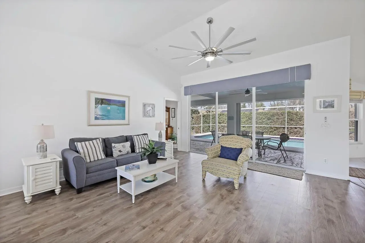 651 Lewis Court Holiday home Marco Island