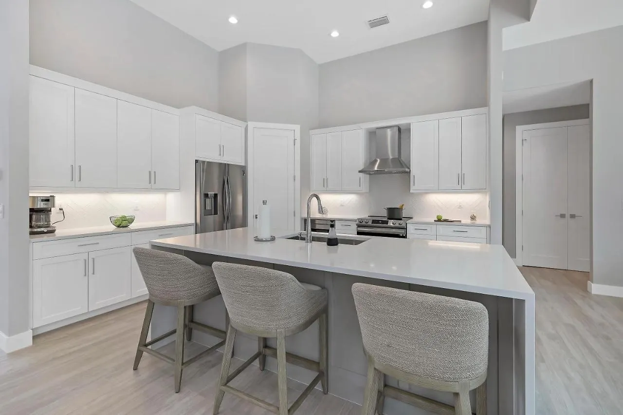 280 West Flamingo Circle Marco Island