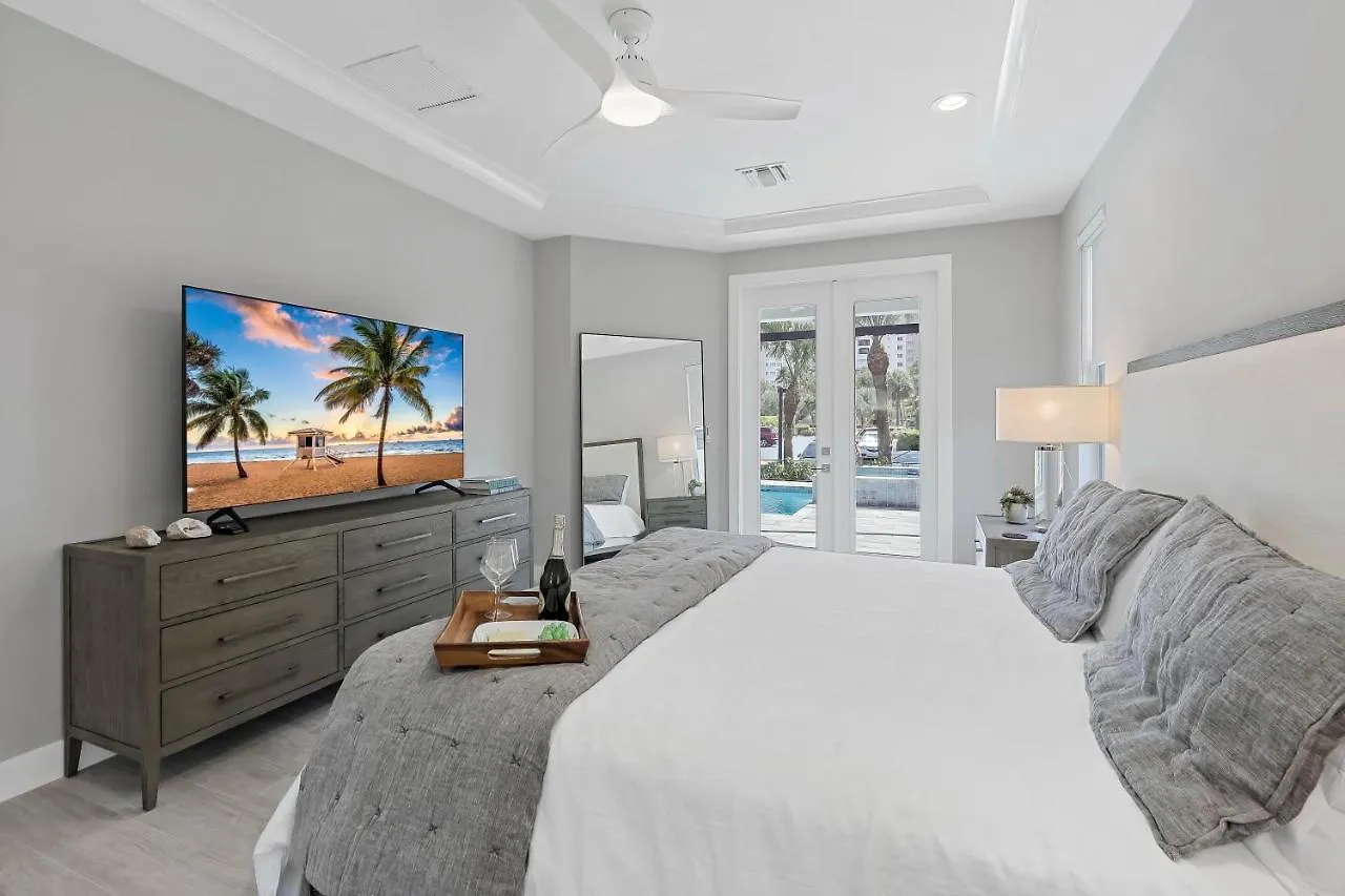 280 West Flamingo Circle * Marco Island