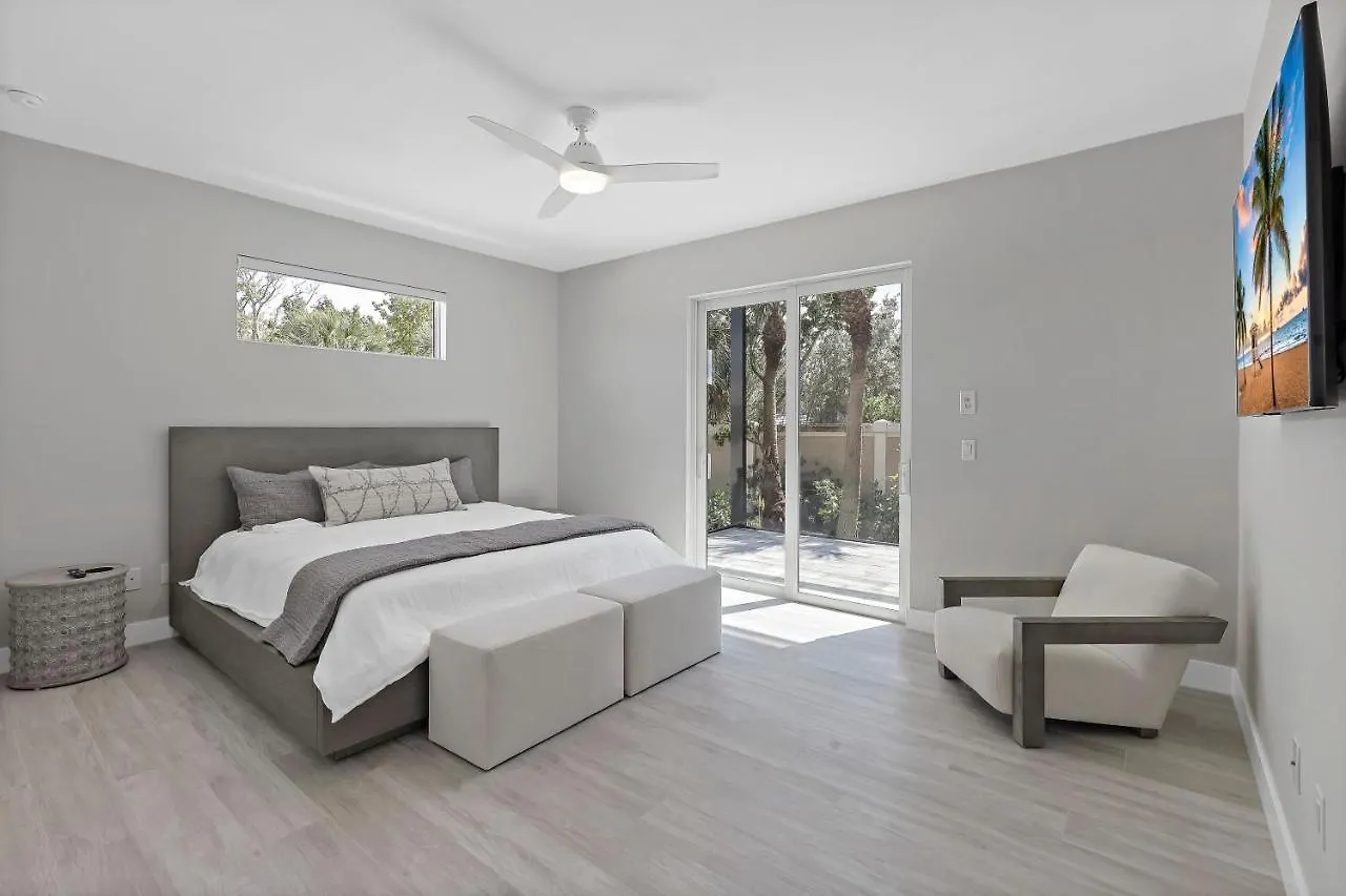280 West Flamingo Circle * Marco Island