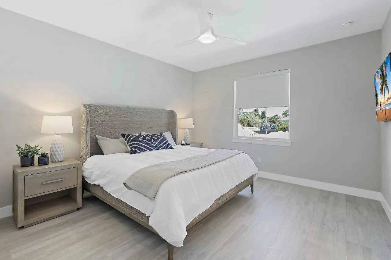 280 West Flamingo Circle