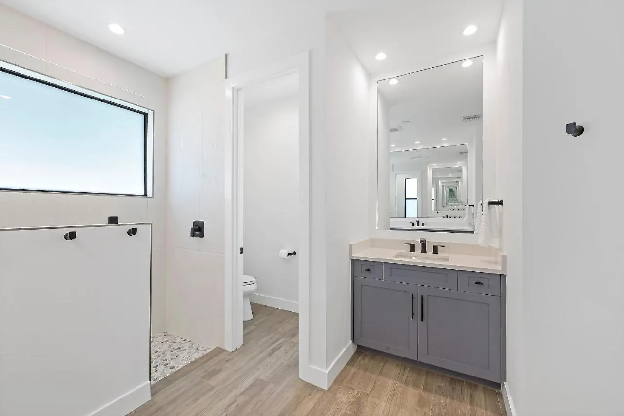 270 West Flamingo Circle *