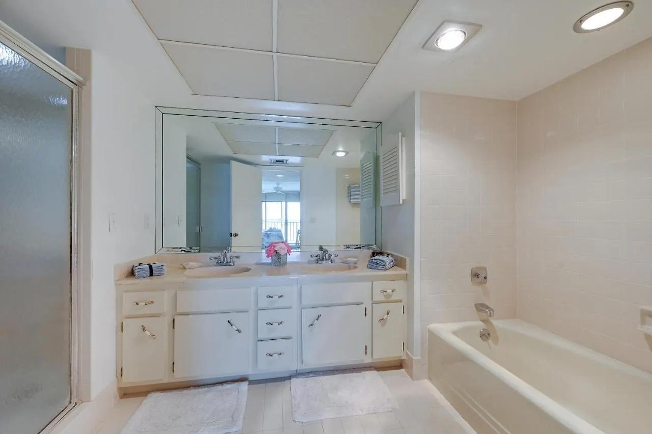 With Resort-style Amenities! Marco Island