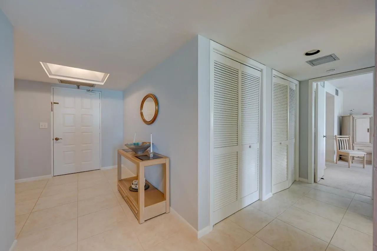 With Resort-style Amenities! * Marco Island