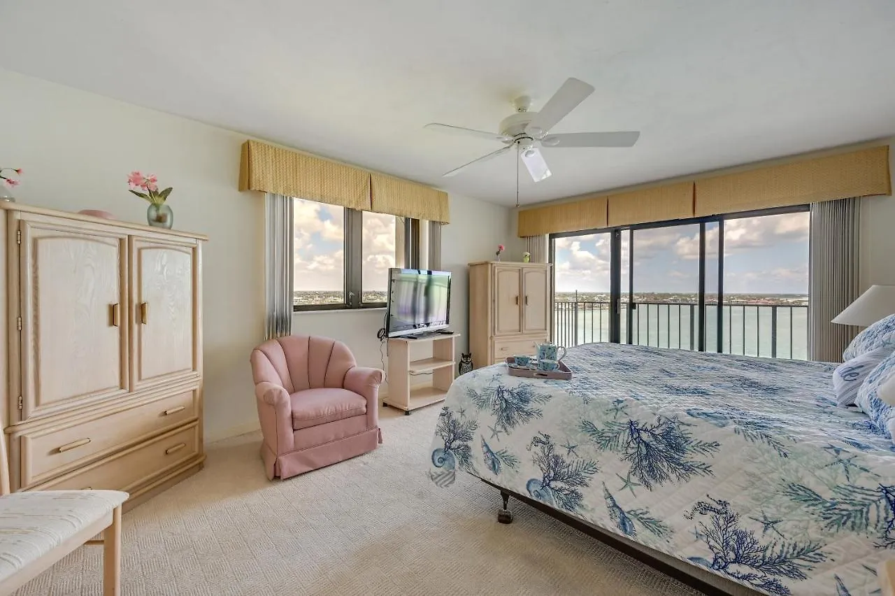With Resort-style Amenities! * Marco Island