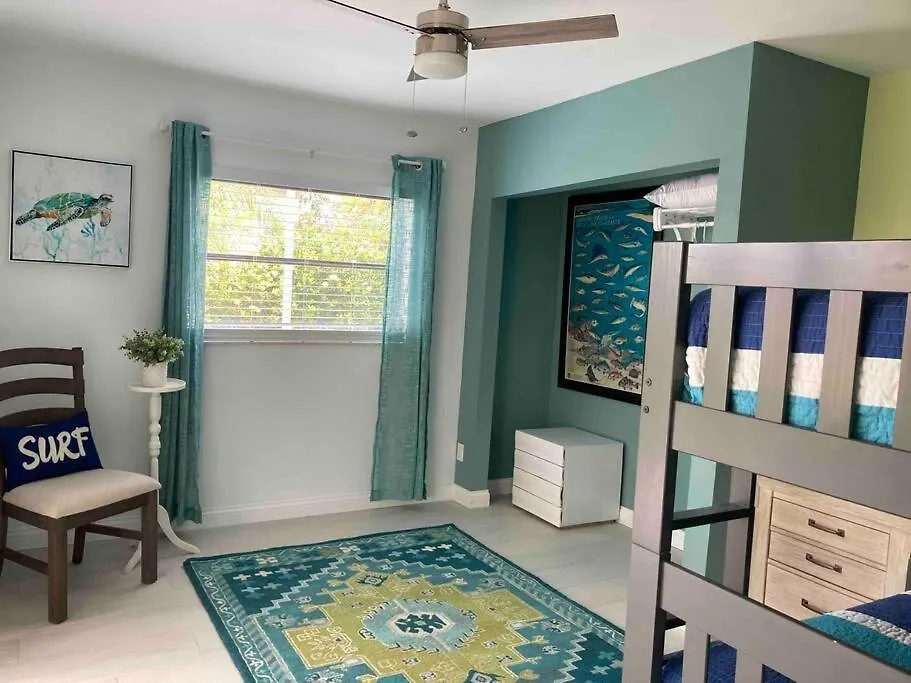 Stylish & Cheerful Marco W/ Awesome Location *
