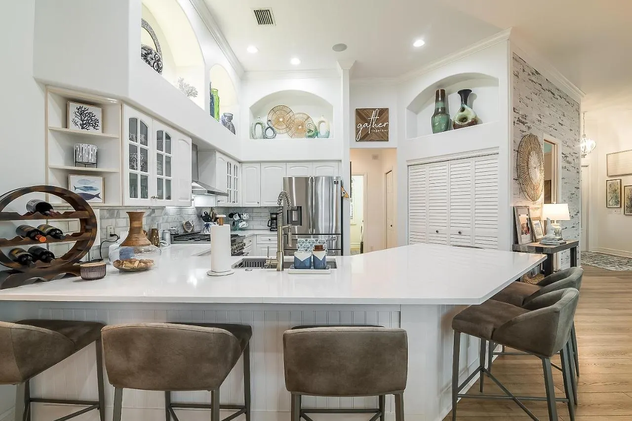 Holiday home Goldenrod House Is Your Golden Ticket To Paradise!