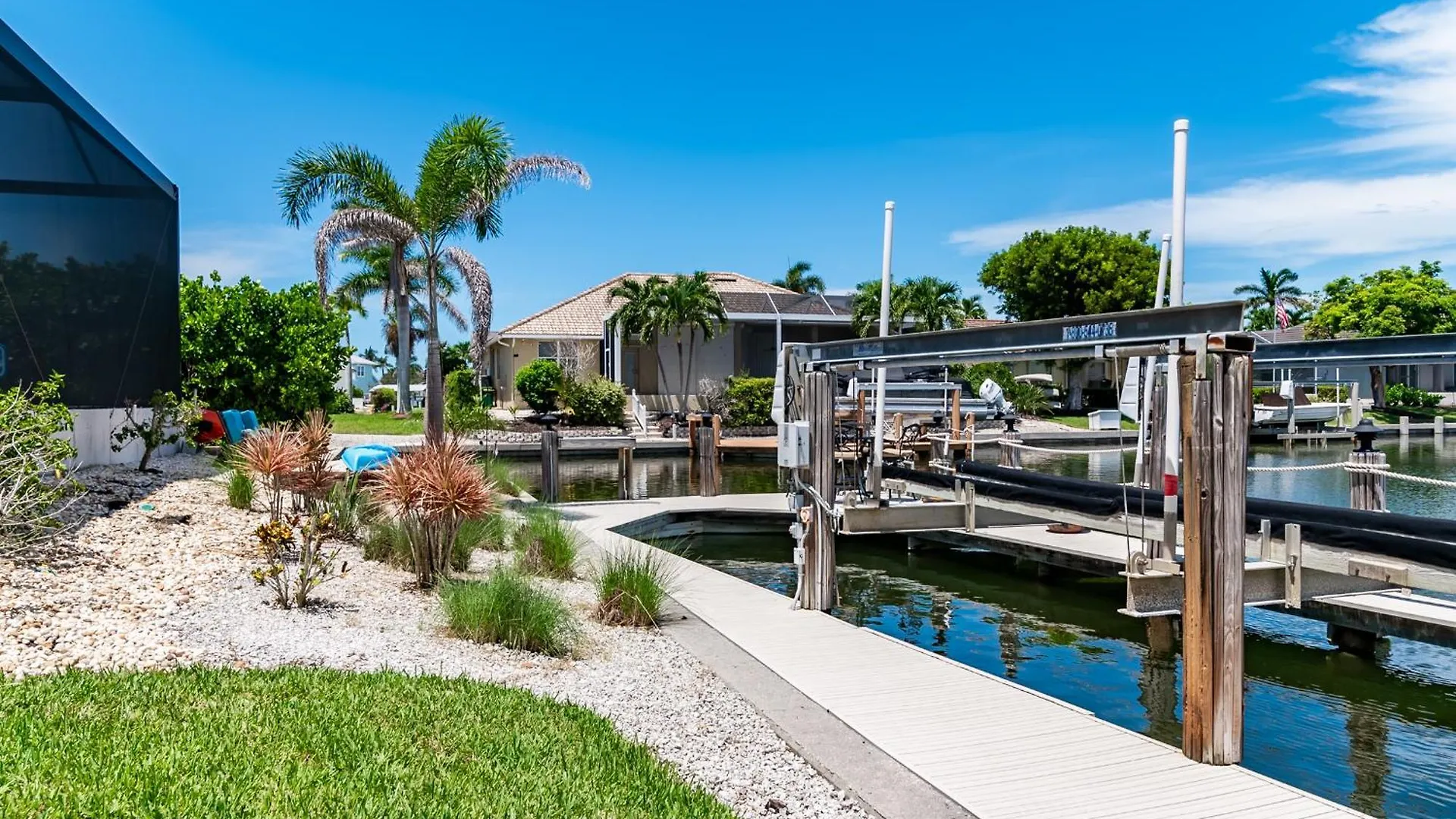Goldenrod House Is Your Golden Ticket To Paradise! Holiday home *