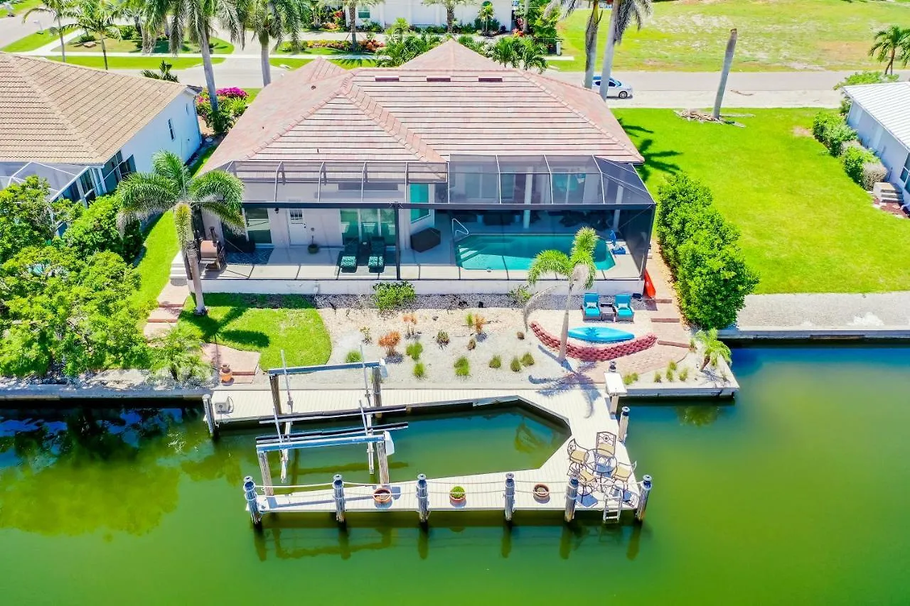 Holiday home Goldenrod House Is Your Golden Ticket To Paradise!