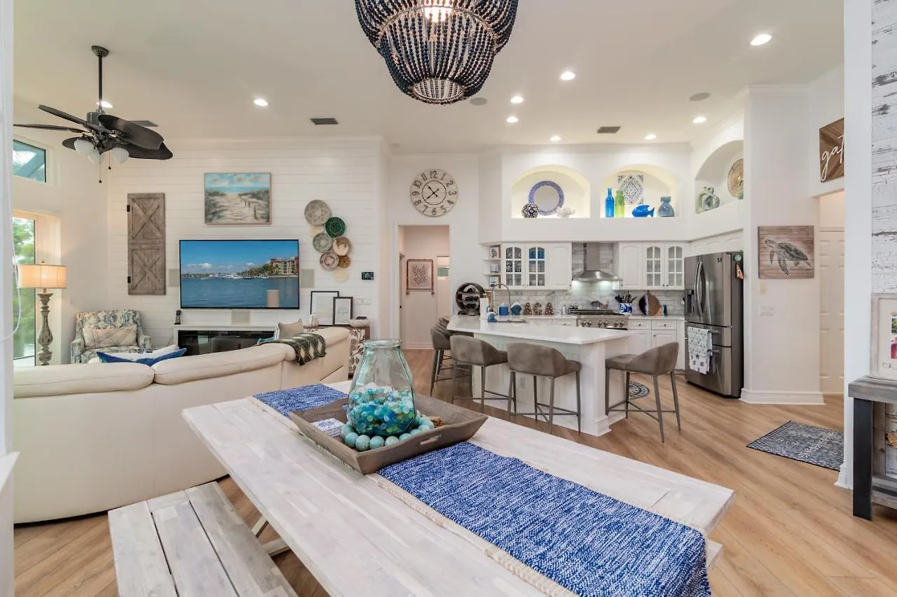 Holiday home Goldenrod House Is Your Golden Ticket To Paradise! *
