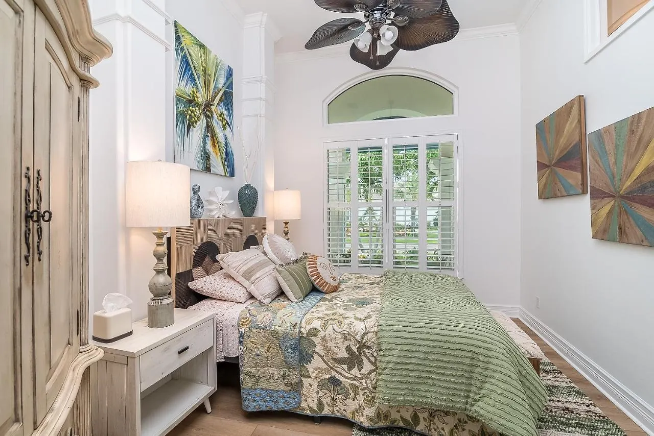 Goldenrod House Is Your Golden Ticket To Paradise! Holiday home