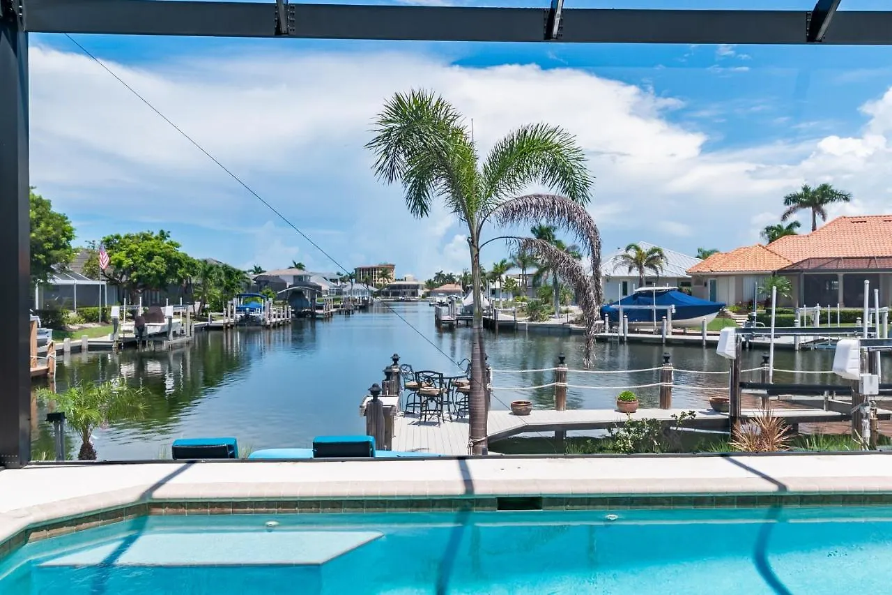 Holiday home Goldenrod House Is Your Golden Ticket To Paradise!