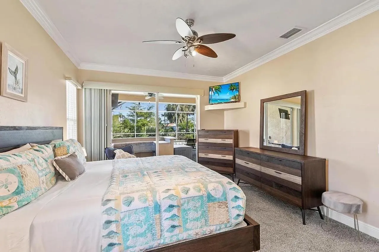 Holiday home Mile From Access, Spacious And Redone, Heated Pool! Marco Island