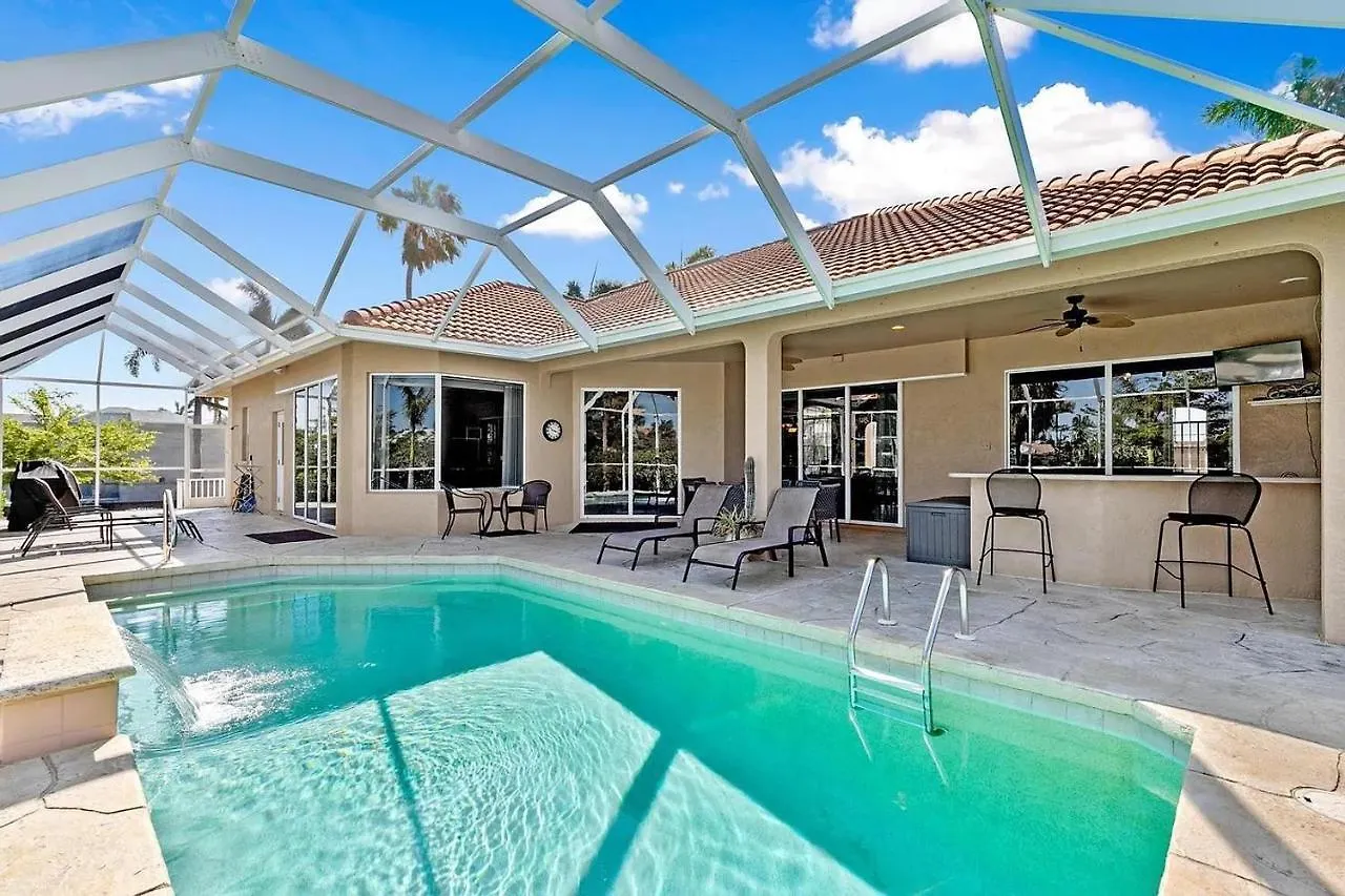 Mile From Access, Spacious And Redone, Heated Pool! Holiday home