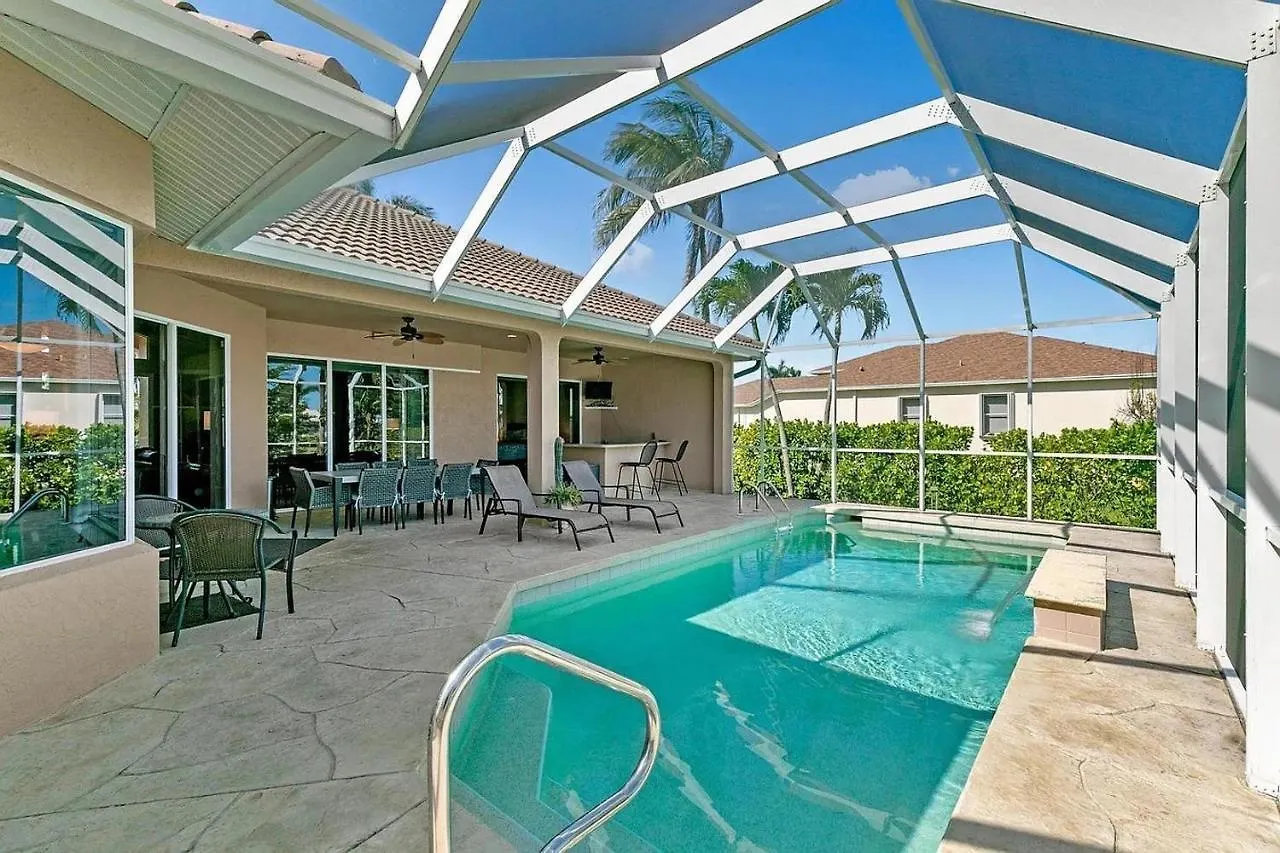Holiday home Mile From Access, Spacious And Redone, Heated Pool! Marco Island