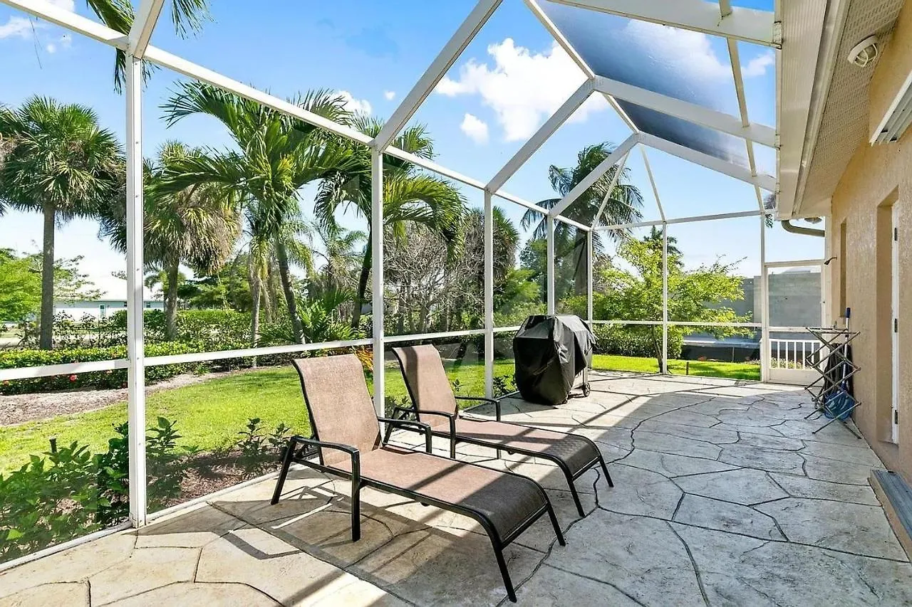 Holiday home Mile From Access, Spacious And Redone, Heated Pool! *