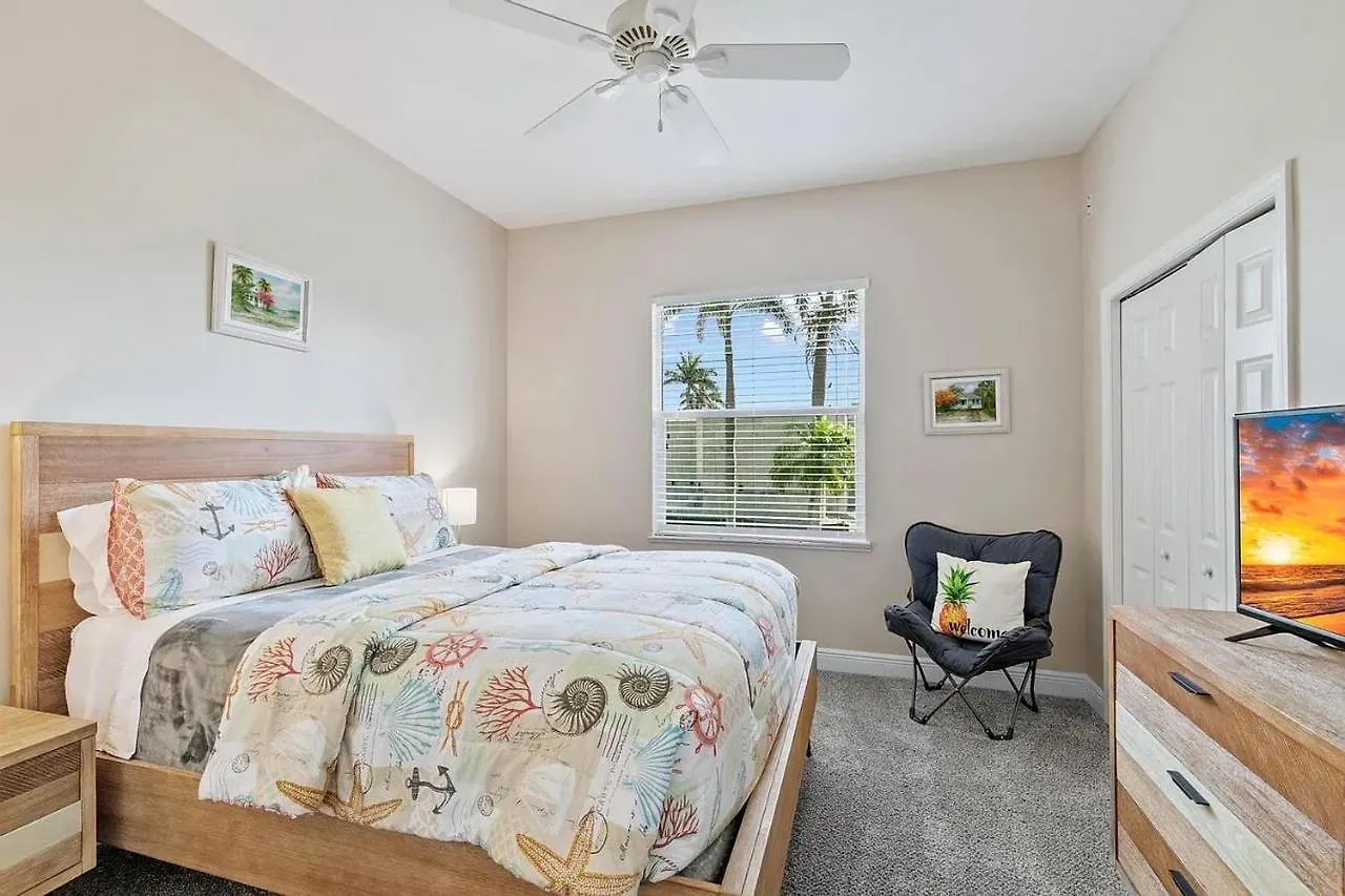 Holiday home Mile From Access, Spacious And Redone, Heated Pool!