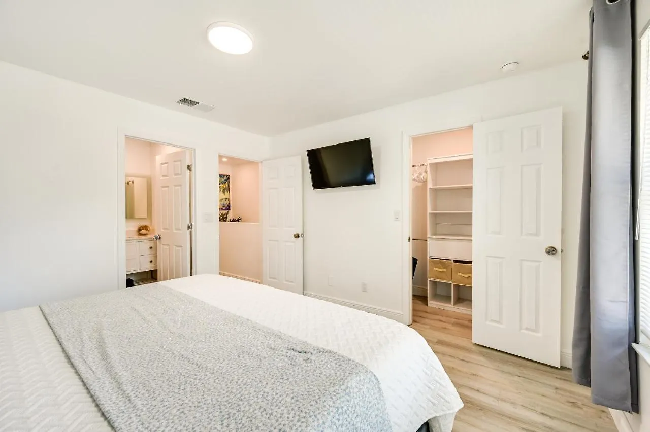 Townhome 2 Mi To Beaches! Holiday home