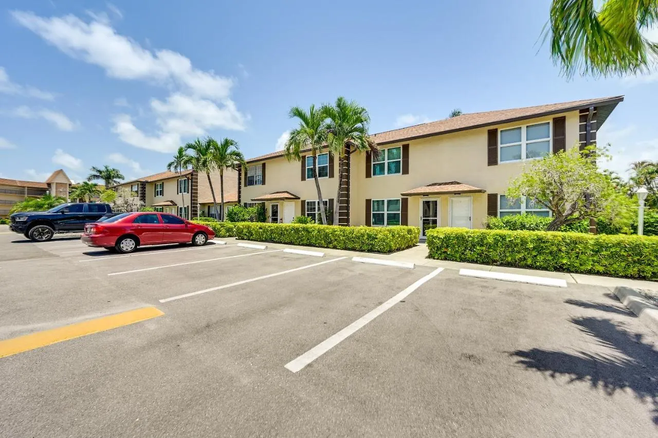 Townhome 2 Mi To Beaches! Holiday home Marco Island