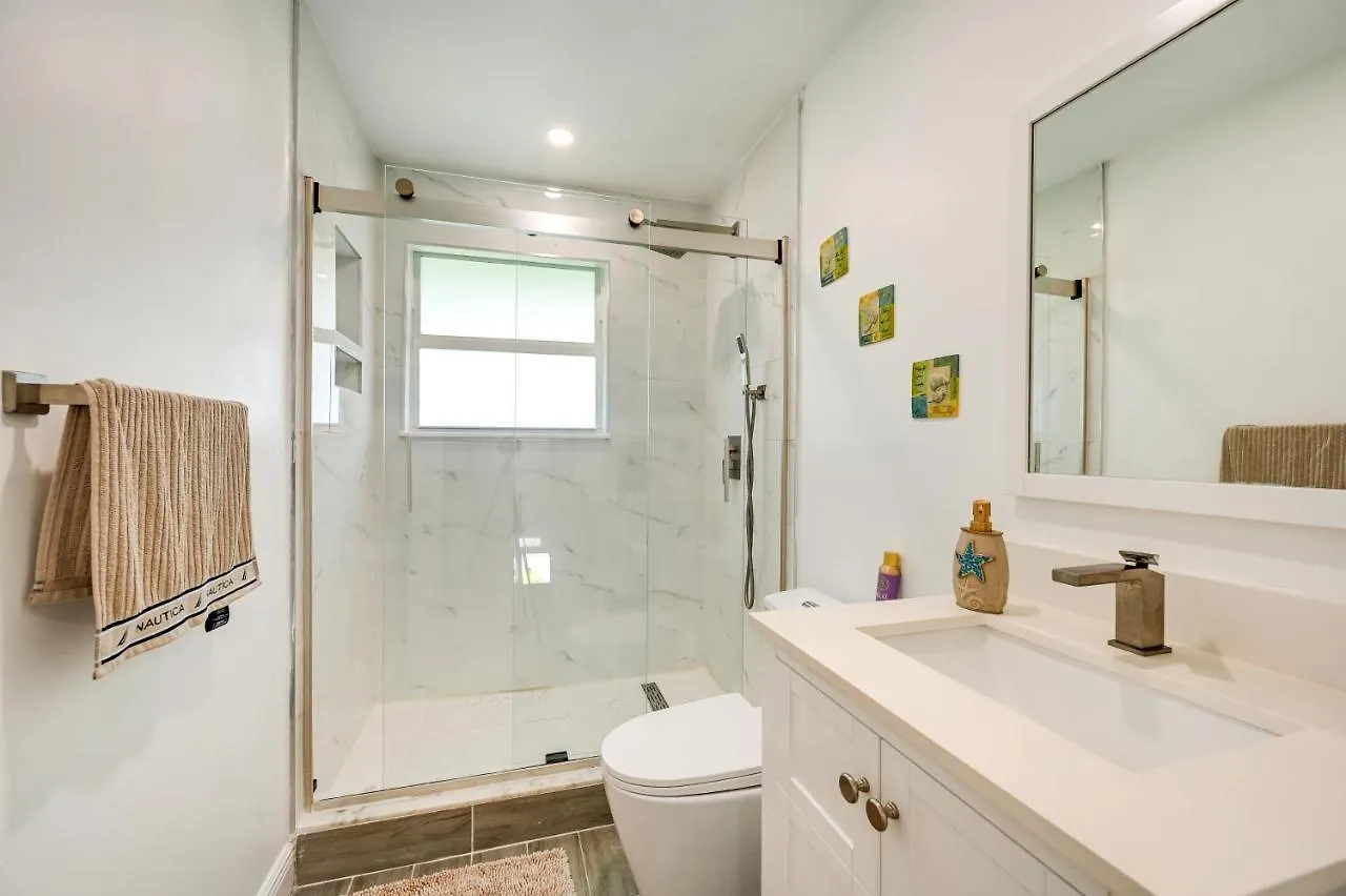 Townhome 2 Mi To Beaches! *
