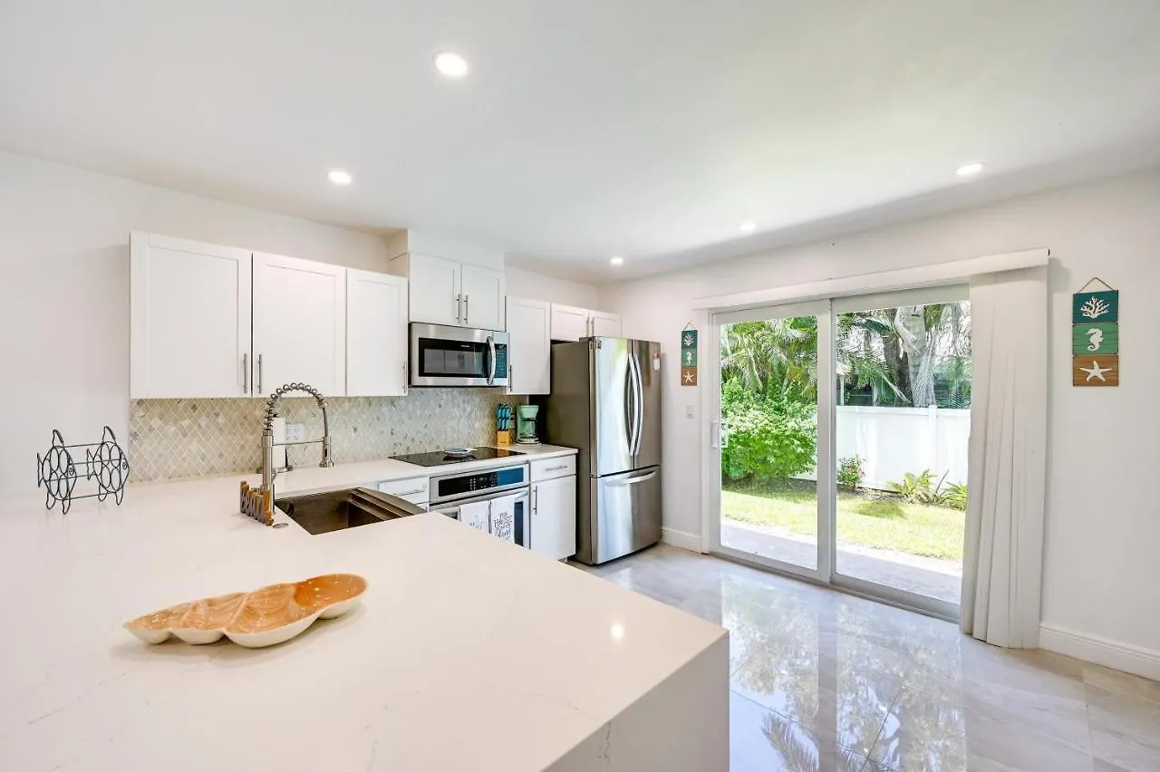 Townhome 2 Mi To Beaches! Marco Island