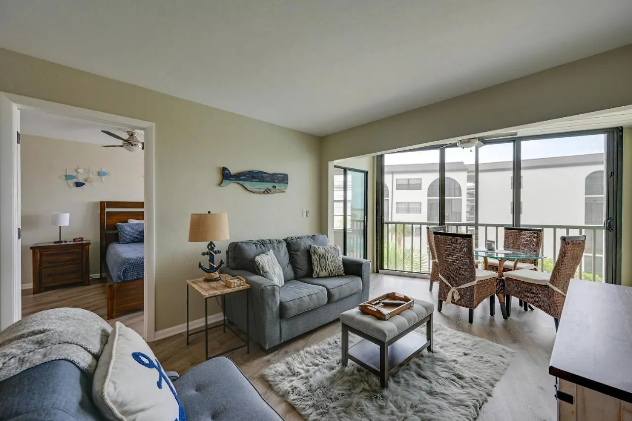 Waterfront With Pool And Hot Tub!