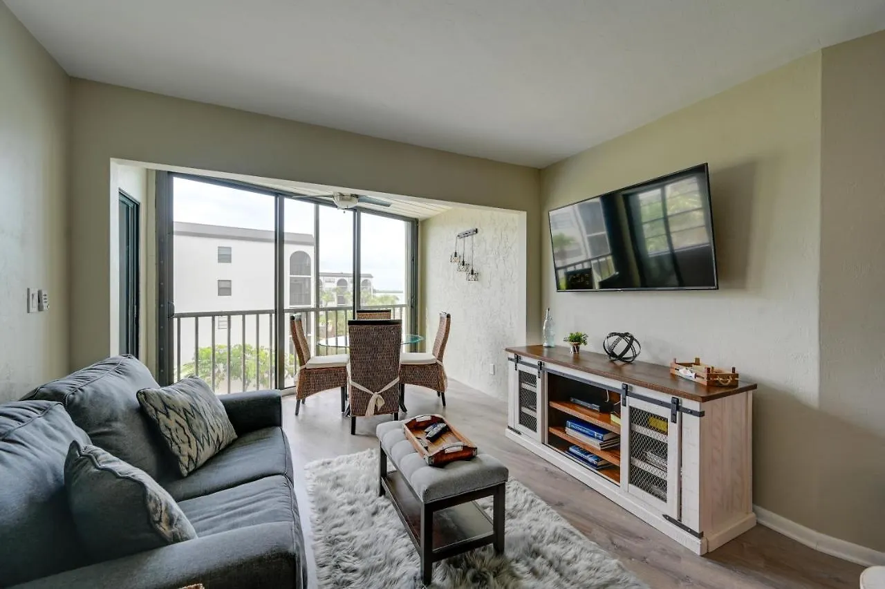 Waterfront With Pool And Hot Tub! Apartment *