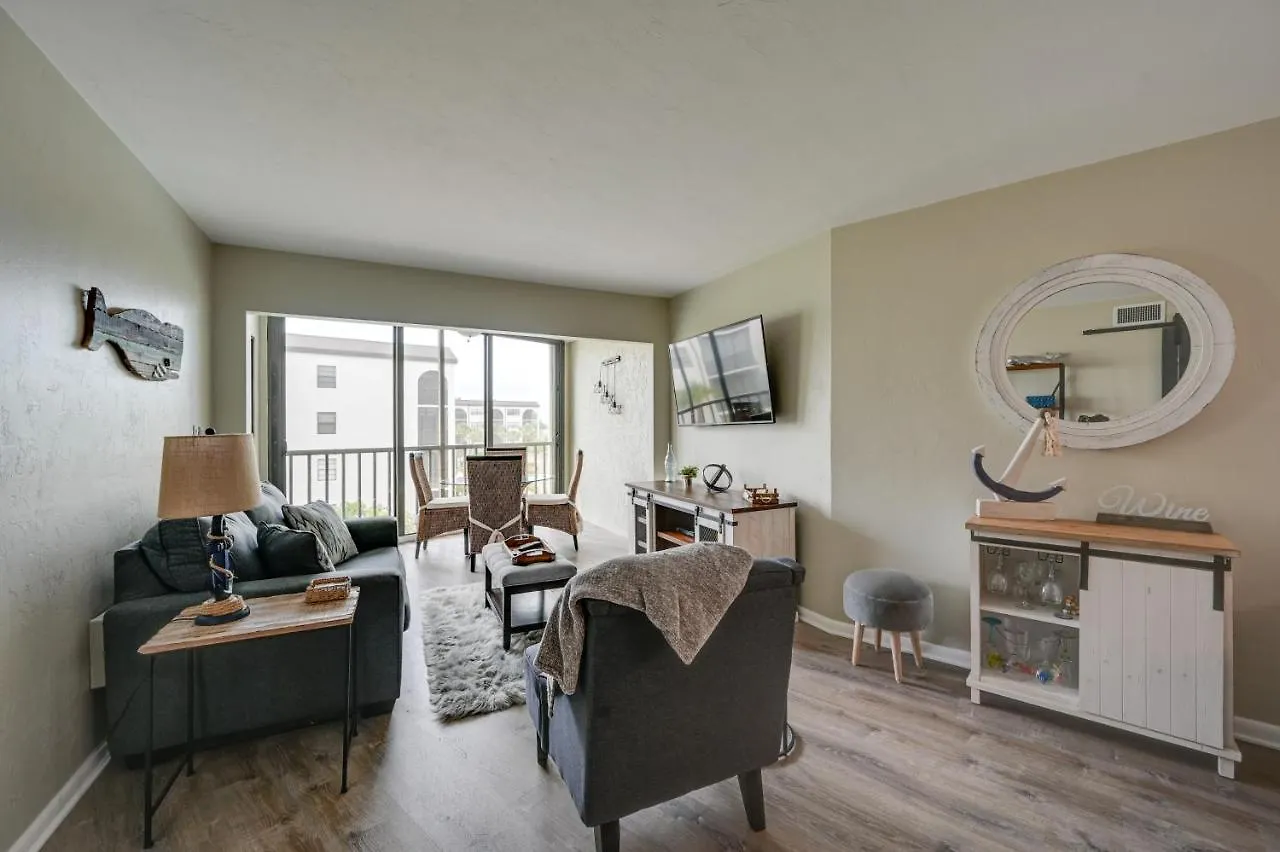 Waterfront With Pool And Hot Tub! Apartment