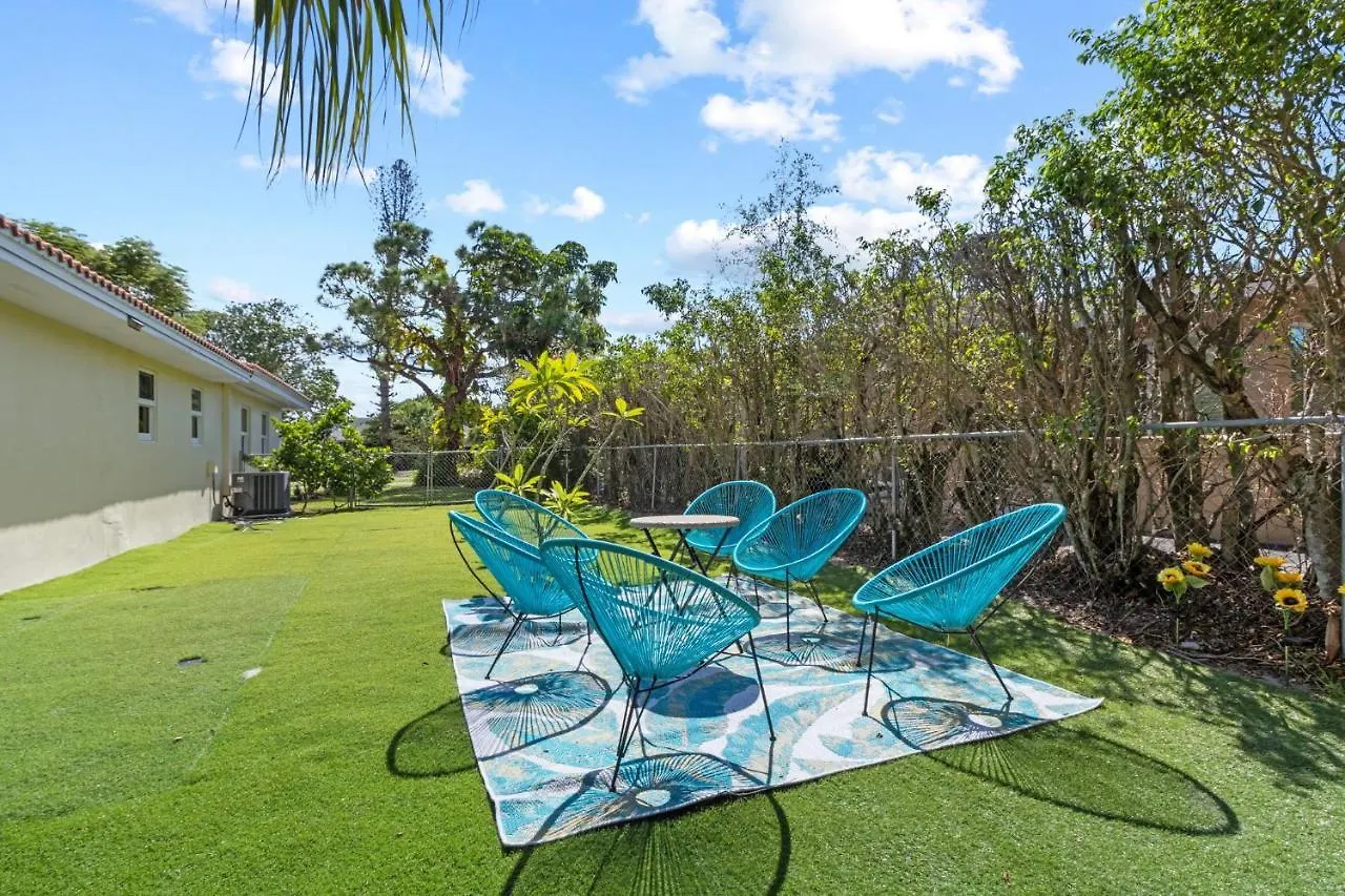 Holiday home 4 Bedroom Heated Pool Hot Tub Lanai Outdoor Gazebo *