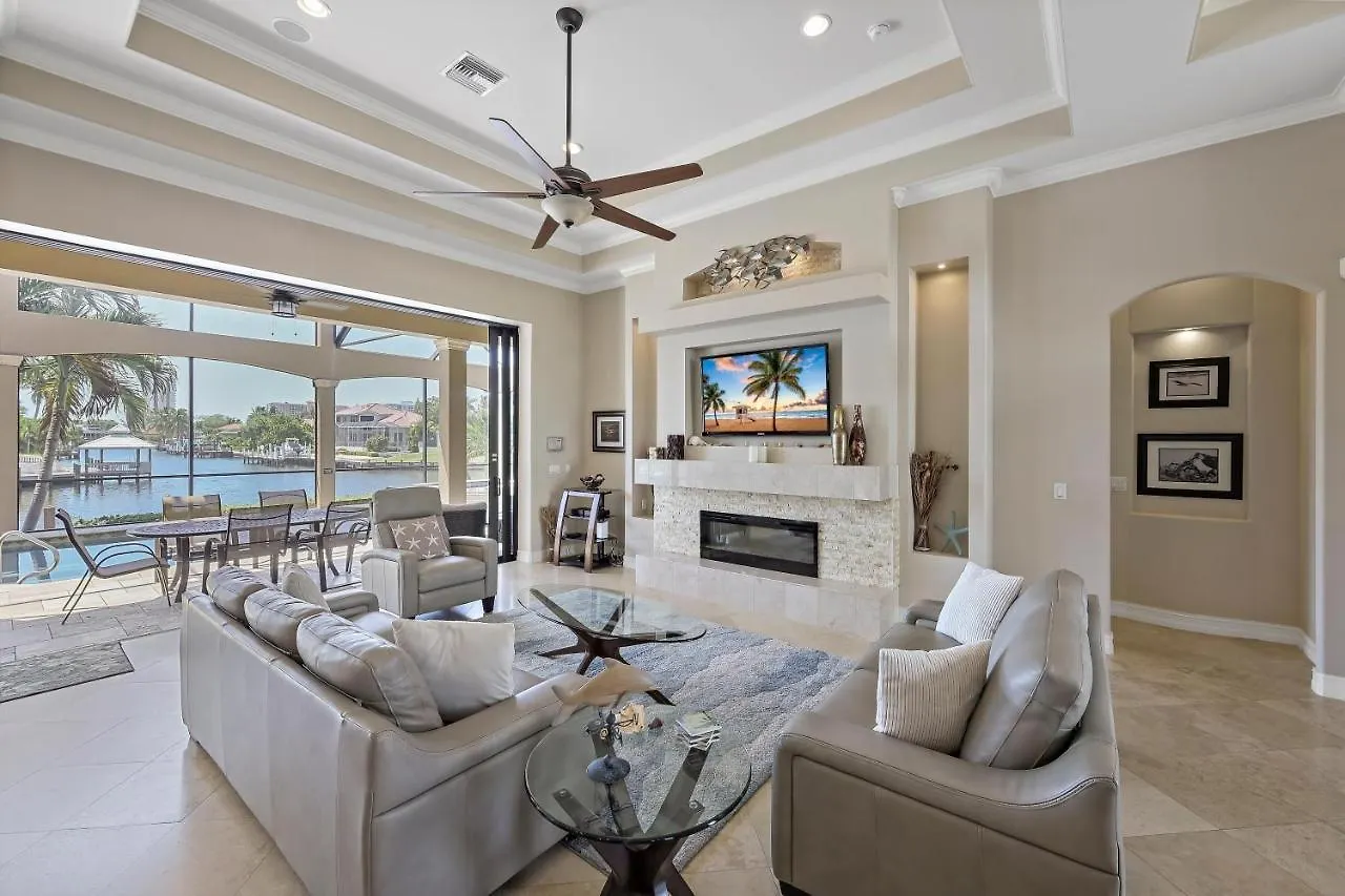 160 Copperfield Court Holiday home *