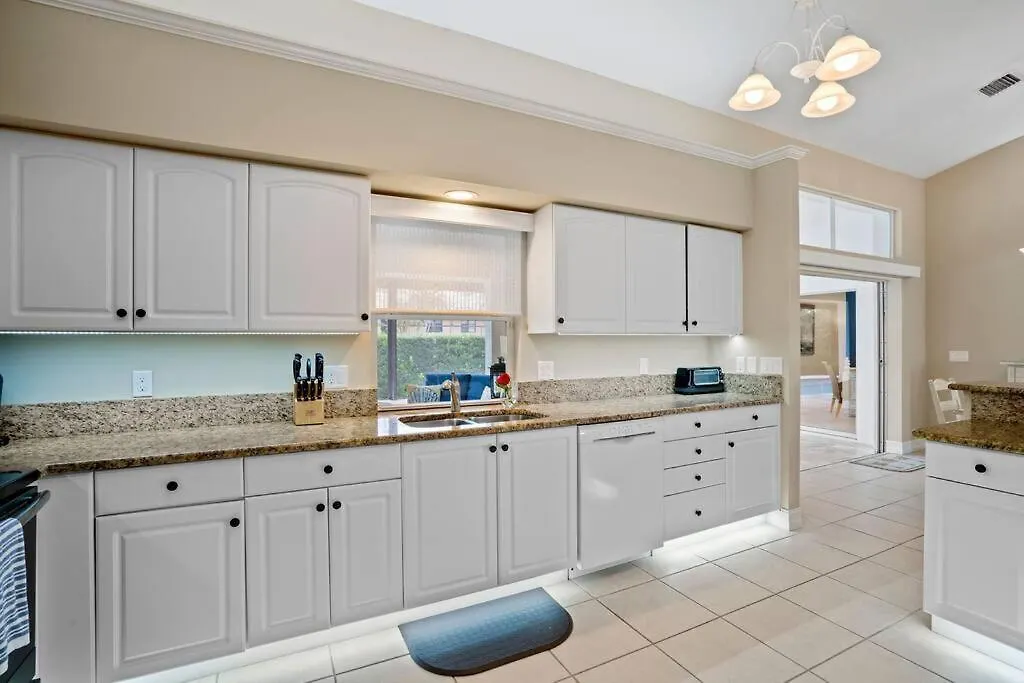 5* 3 Bedroom 3 Ba 4 Min Walk To & Jw Marriott W/heated Pool Holiday home *