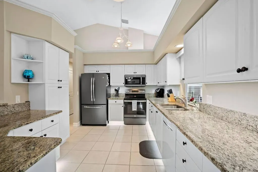 5* 3 Bedroom 3 Ba 4 Min Walk To & Jw Marriott W/heated Pool Holiday home