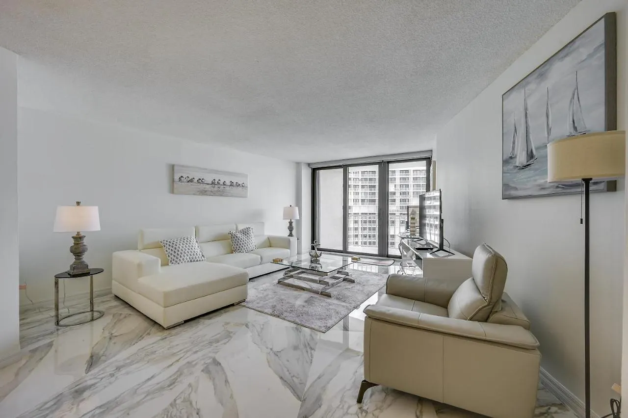 Beachfront With Pool Access! Apartment *