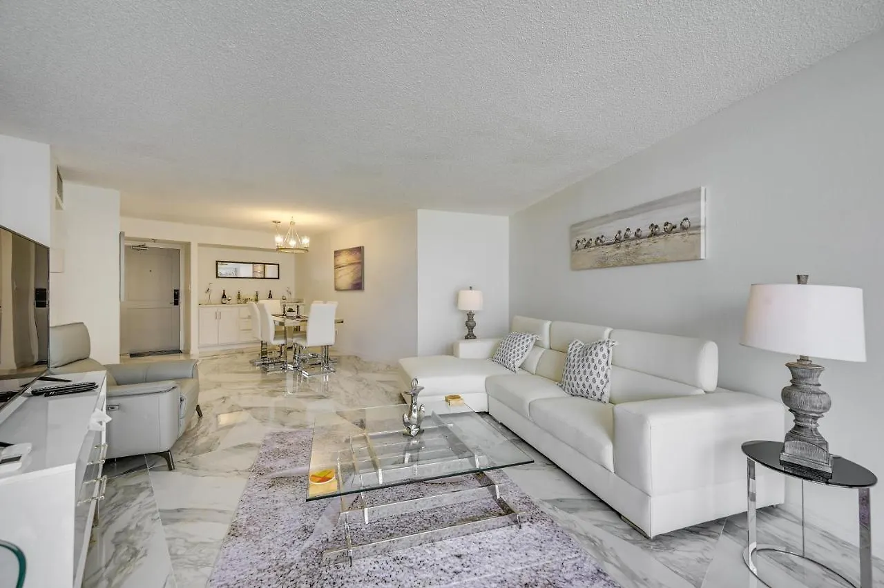 Beachfront With Pool Access! *