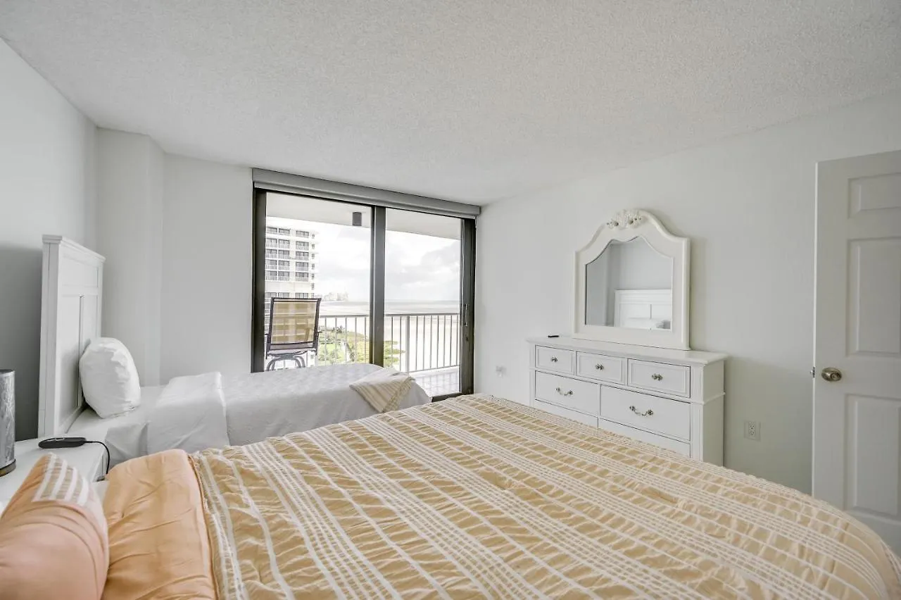 Beachfront With Pool Access! Apartment Marco Island