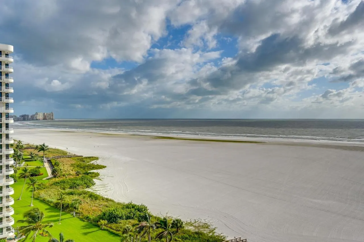 Apartment Beachfront With Pool Access! *