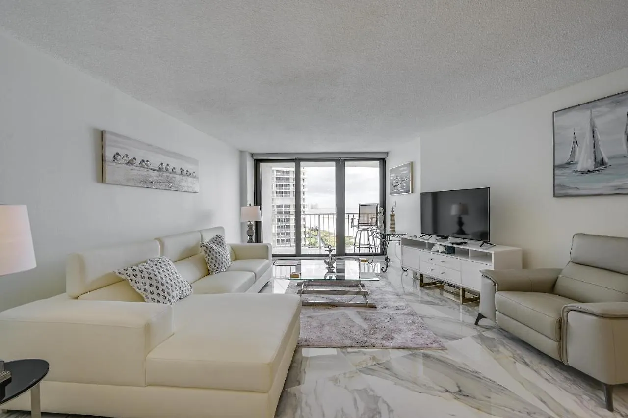 Beachfront With Pool Access! *