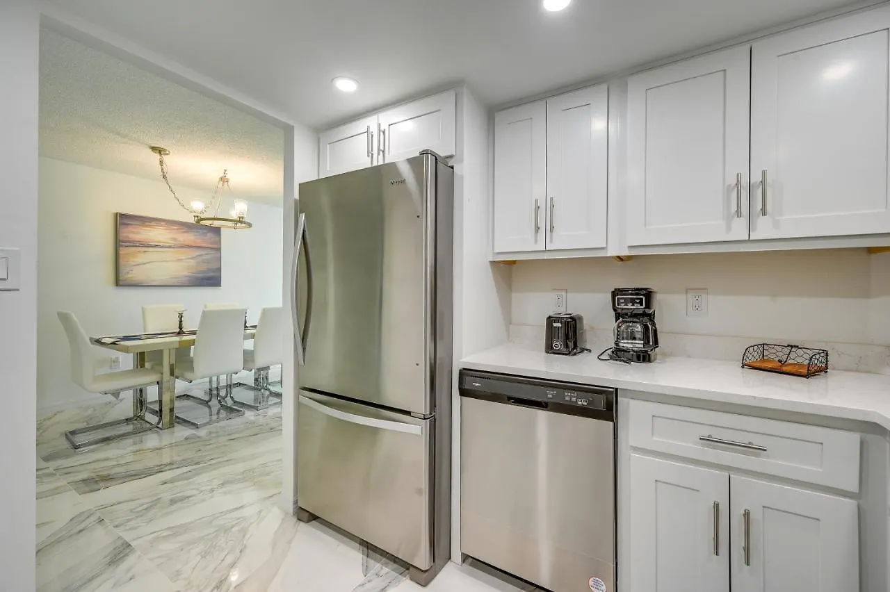 Beachfront With Pool Access! * Marco Island