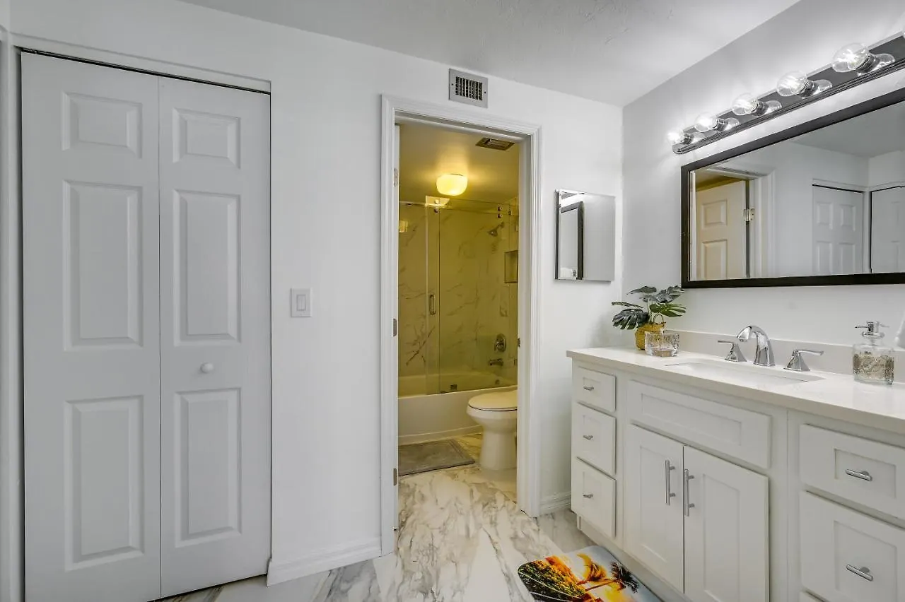 Beachfront With Pool Access! Apartment Marco Island