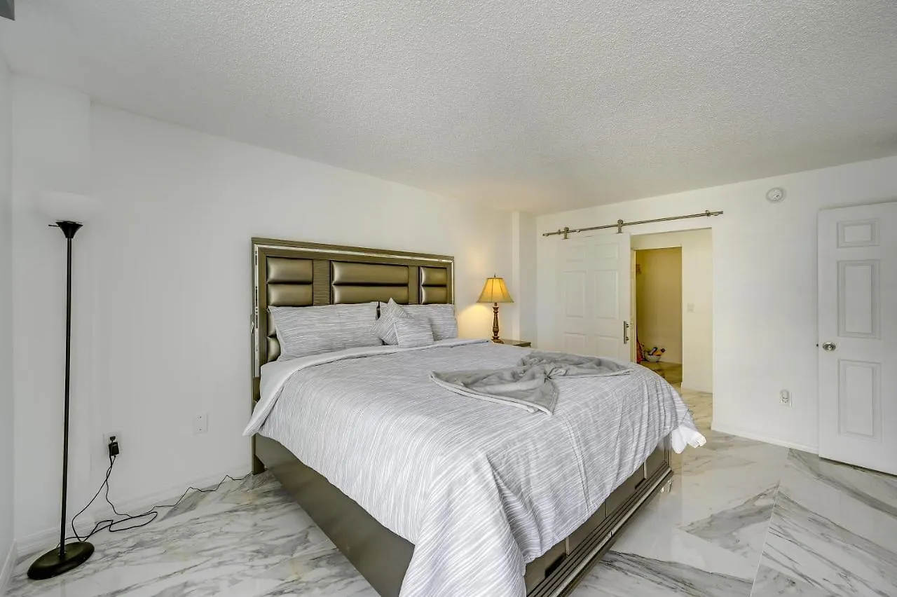 Apartment Beachfront With Pool Access! *