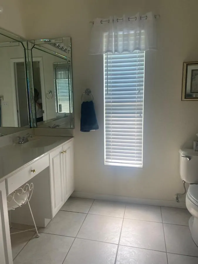 Retreat- Close To ! Holiday home