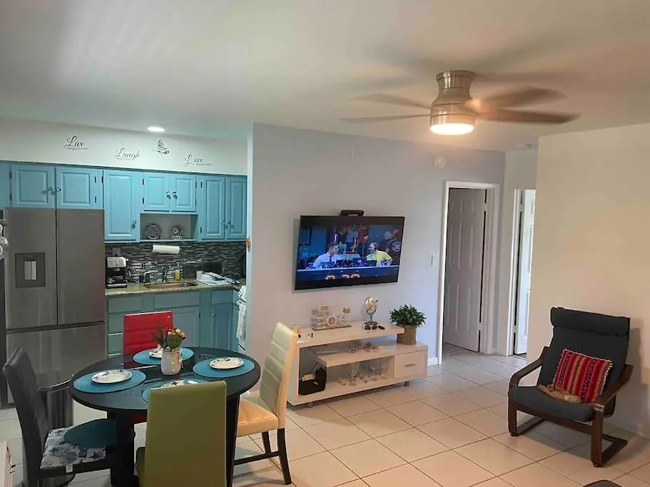 Apartment Sea Breeze South First Floor