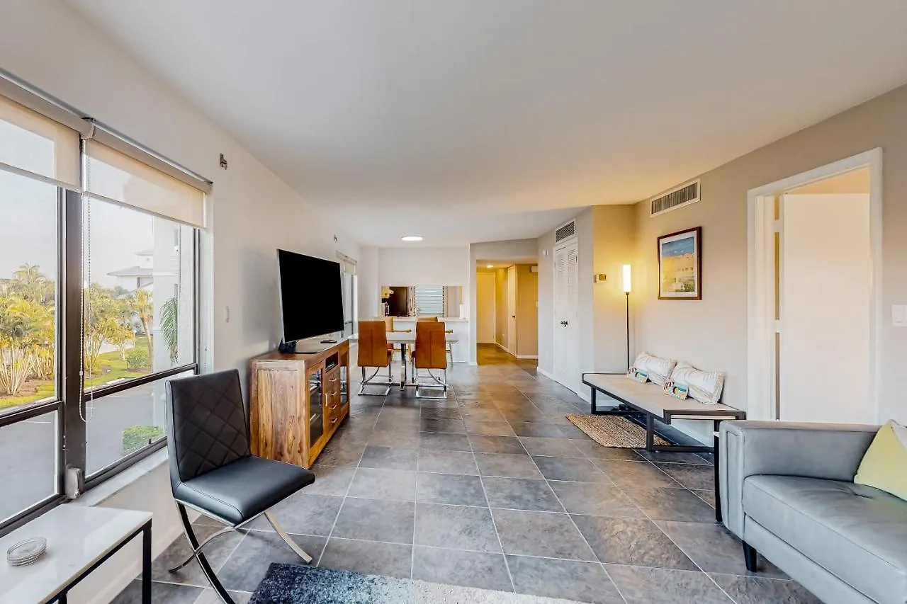 Apartment South *