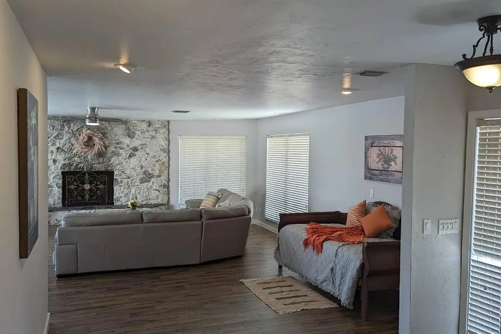 Private, Peaceful, Waterfront Home. Pets/boats Ok * Marco Island