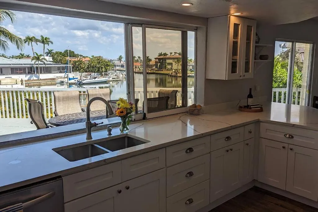 Holiday home Private, Peaceful, Waterfront Home. Pets/boats Ok *