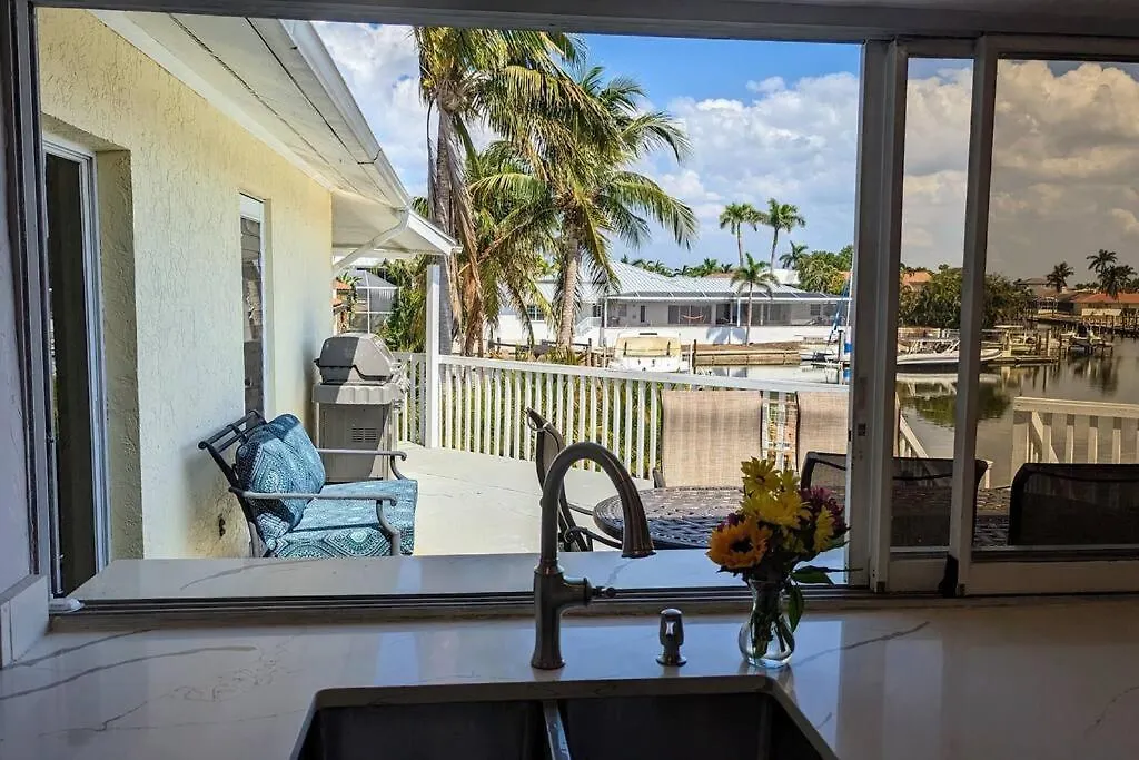 Private, Peaceful, Waterfront Home. Pets/boats Ok Holiday home Marco Island