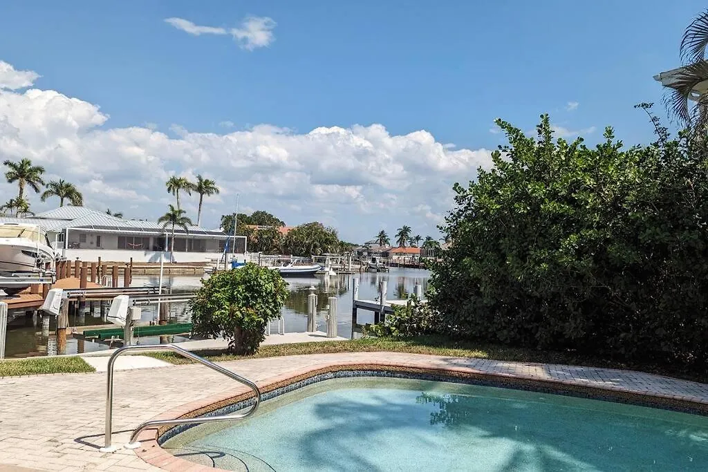 Private, Peaceful, Waterfront Home. Pets/boats Ok Marco Island
