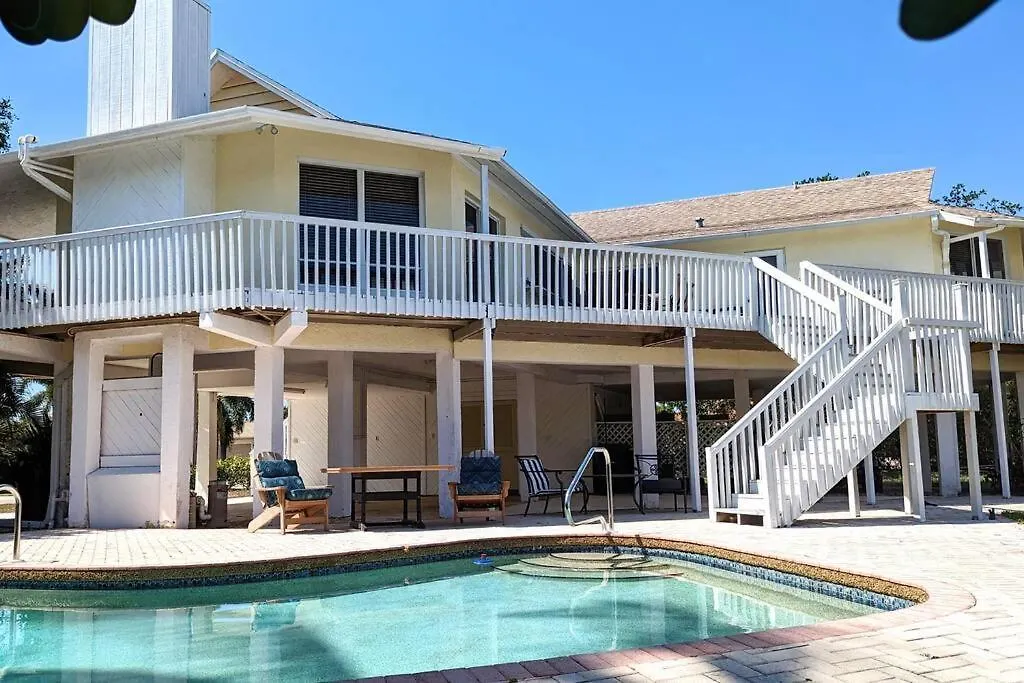 Holiday home Private, Peaceful, Waterfront Home. Pets/boats Ok *